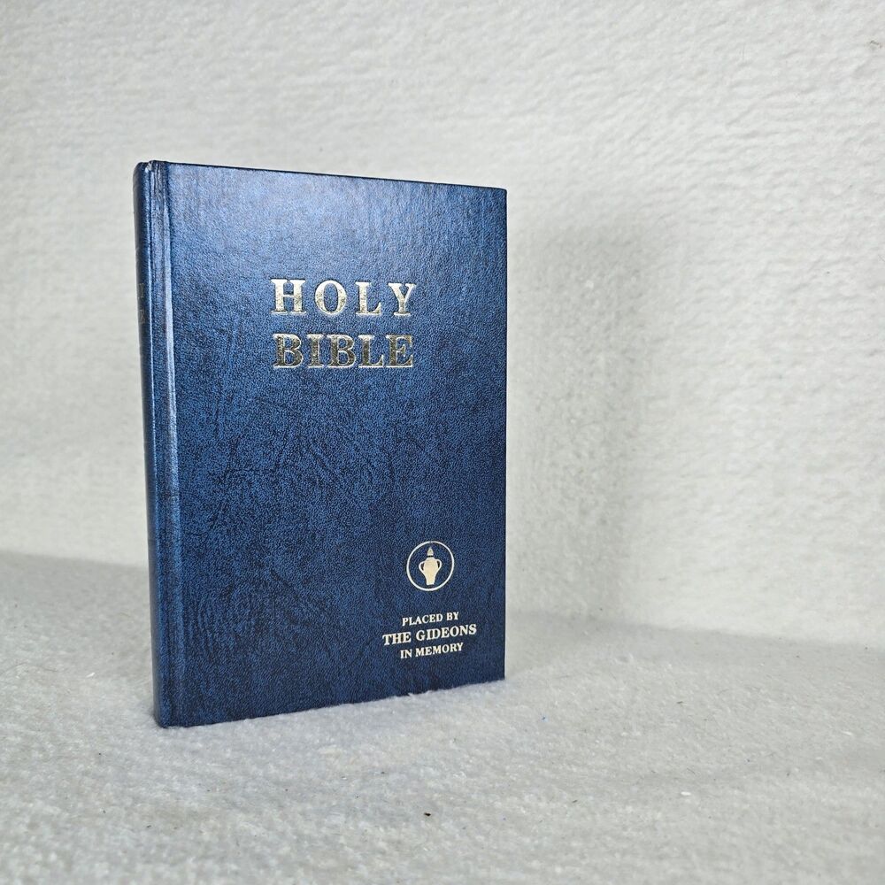HOLY BIBLE Placed by The GIDEONS in Memory Blue Hardcover 1986 Edition